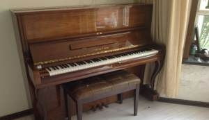 低價轉(zhuǎn)讓一臺95成新的韓國進(jìn)口英昌立式二手鋼琴